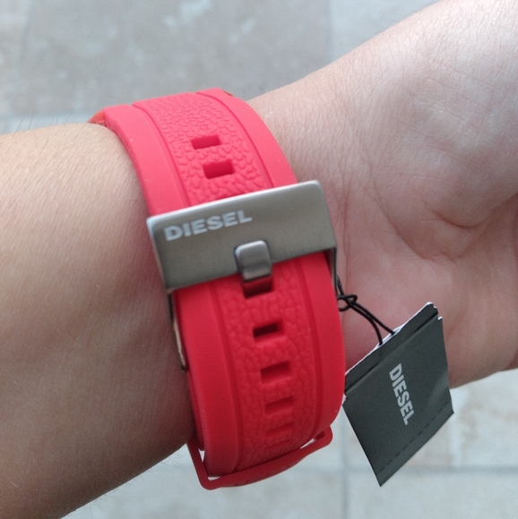New Diesel Digital red silicone men's watch - Picture 2 of 7